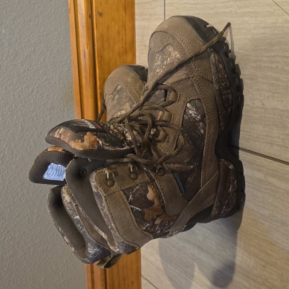 Itasca camo hunting boots size youth 6